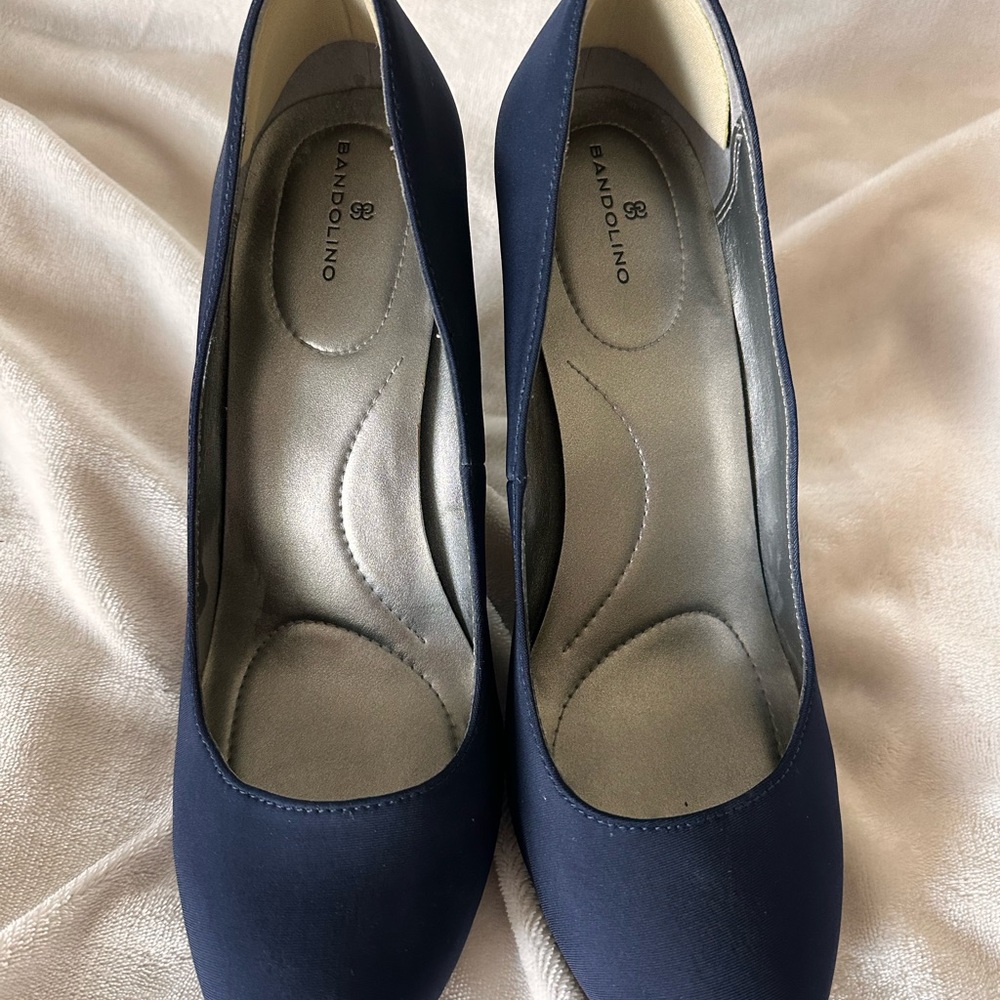 Bandolino Women's Classic Blue Heels